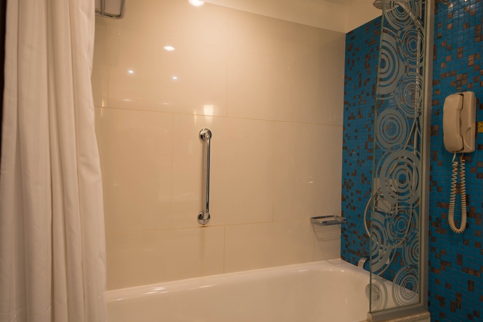 Imagen de la habitación del Hotel Crowne Plaza Kuwait Al Thuraya City, An Ihg. Foto 6