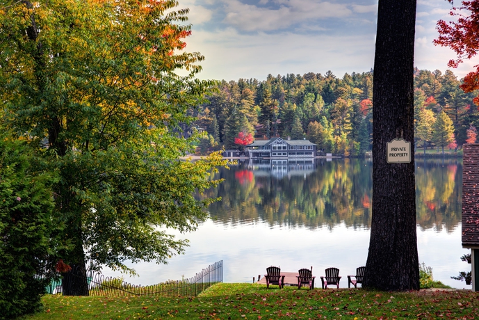 Imagen de los exteriores del Hotel Crowne Plaza Lake Placid Resort. Foto 5