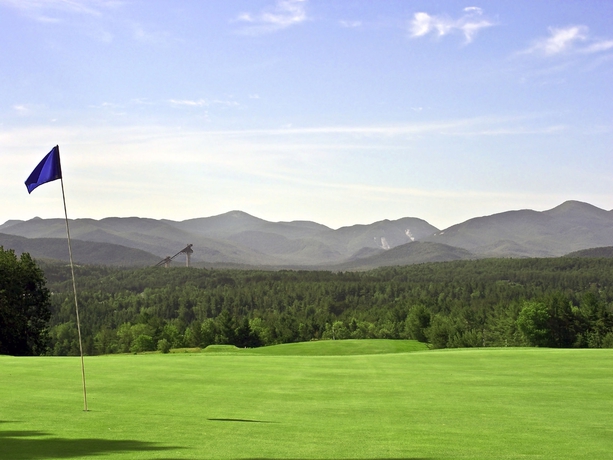 Imagen de los exteriores del Hotel Crowne Plaza Lake Placid Resort. Foto 8