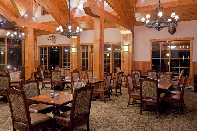 Imagen del bar/restaurante del Hotel Crowne Plaza Lake Placid Resort. Foto 3