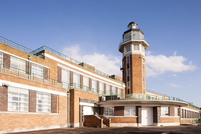 Imagen de los exteriores del Hotel Crowne Plaza Liverpool - John Lennon Airport, An Ihg. Foto 11