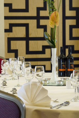 Imagen del bar/restaurante del Hotel Crowne Plaza Liverpool - John Lennon Airport, An Ihg. Foto 2