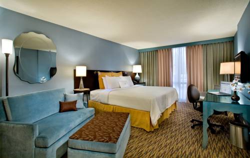 Imagen de la habitación del Hotel Crowne Plaza Lombard Downers Grove. Foto 3