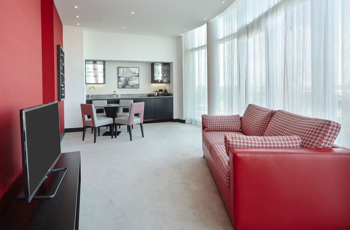 Imagen de los interiores del Hotel Crowne Plaza London - Battersea.. Foto 12