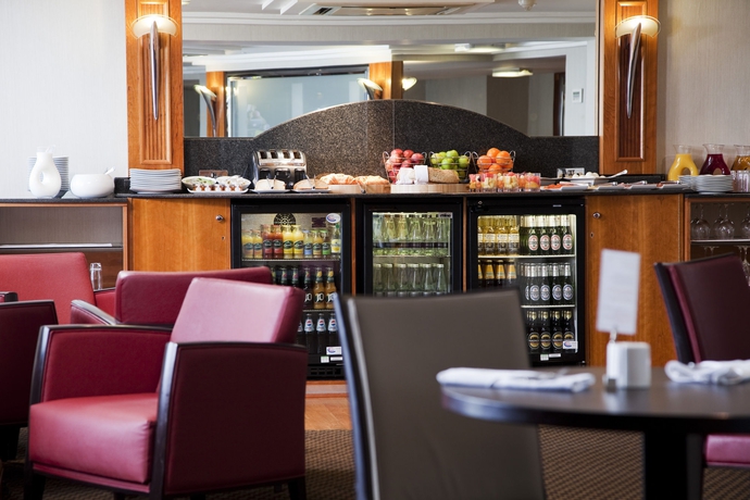 Imagen del bar/restaurante del Hotel Crowne Plaza London Heathrow. Foto 2