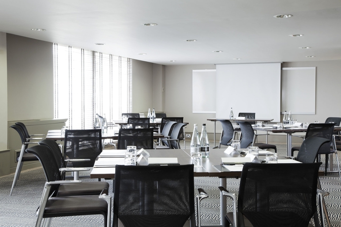 Imagen de los interiores del Hotel Crowne Plaza London Heathrow. Foto 14