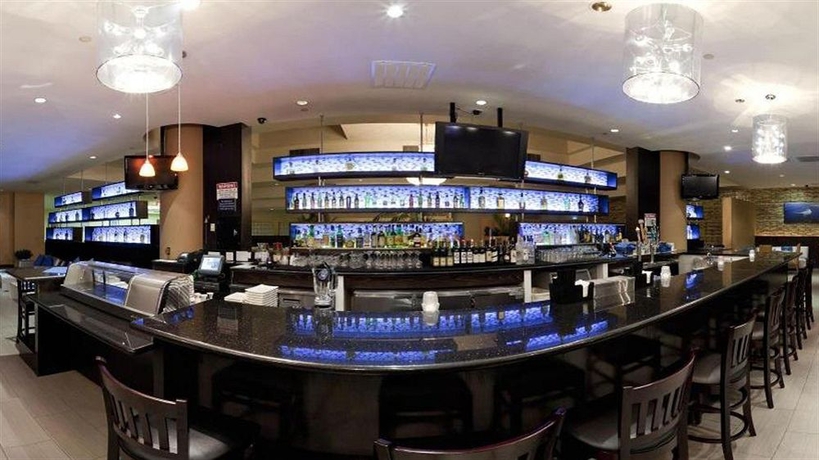 Imagen del bar/restaurante del Hotel Crowne Plaza Los Angeles Harbor , An Ihg. Foto 3