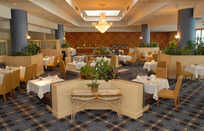 Imagen del bar/restaurante del Hotel Crowne Plaza Los Angeles Harbor , An Ihg. Foto 6