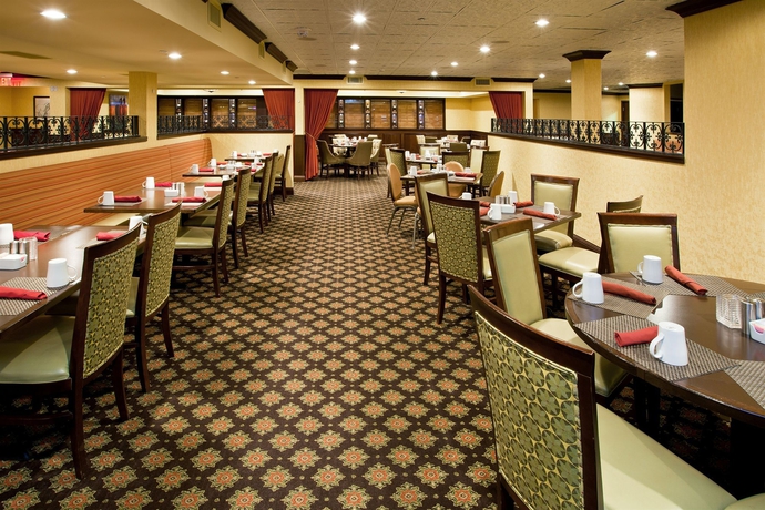Imagen del bar/restaurante del Hotel Crowne Plaza Louisville Airport Expo Center, An Ihg. Foto 1