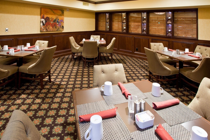 Imagen del bar/restaurante del Hotel Crowne Plaza Louisville Airport Expo Center, An Ihg. Foto 3
