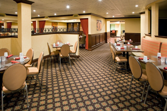 Imagen del bar/restaurante del Hotel Crowne Plaza Louisville Airport Expo Center, An Ihg. Foto 4