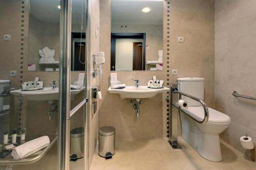 Imagen de la habitación del Hotel Crowne Plaza Madrid Airport, An Ihg. Foto 20