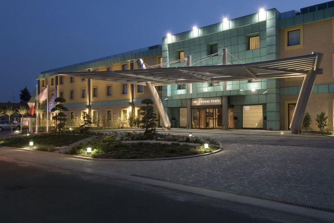 Imagen de los exteriores del Hotel Crowne Plaza Malpensa Airport, An Ihg. Foto 13