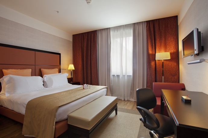 Imagen de la habitación del Hotel Crowne Plaza Malpensa Airport, An Ihg. Foto 11