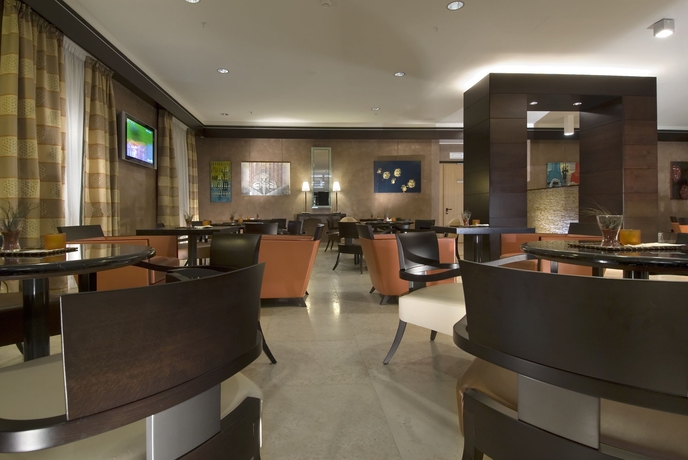 Imagen del bar/restaurante del Hotel Crowne Plaza Malpensa Airport, An Ihg. Foto 8