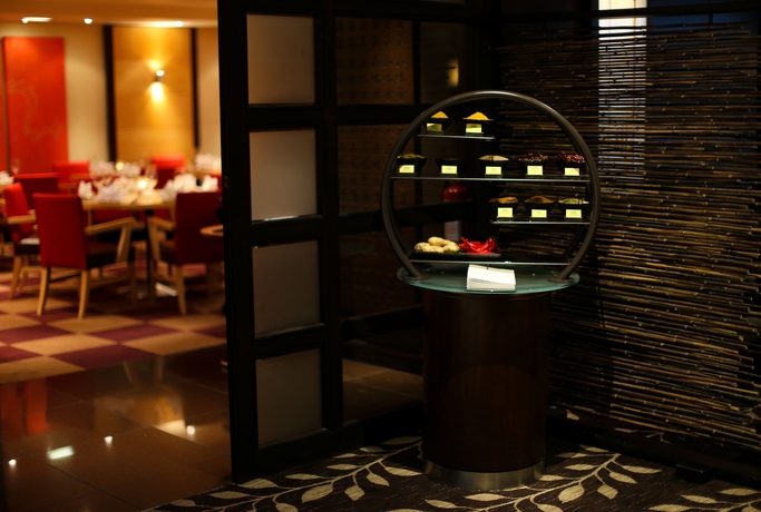 Imagen del bar/restaurante del Hotel Crowne Plaza Manchester Airport, An Ihg. Foto 3