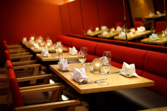 Imagen del bar/restaurante del Hotel Crowne Plaza Manchester Airport, An Ihg. Foto 15