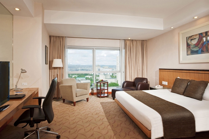 Imagen de la habitación del Hotel Crowne Plaza Manila Galleria, An Ihg. Foto 2