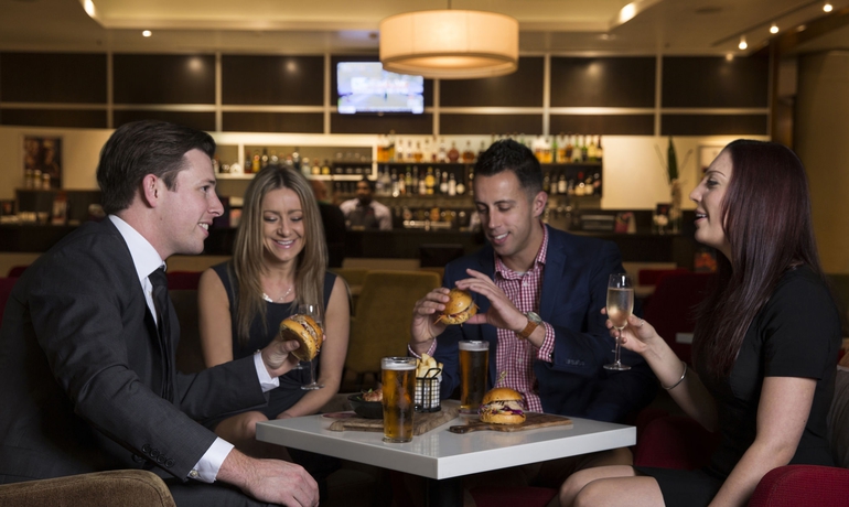 Imagen del bar/restaurante del Hotel Crowne Plaza Melbourne, An Ihg. Foto 5