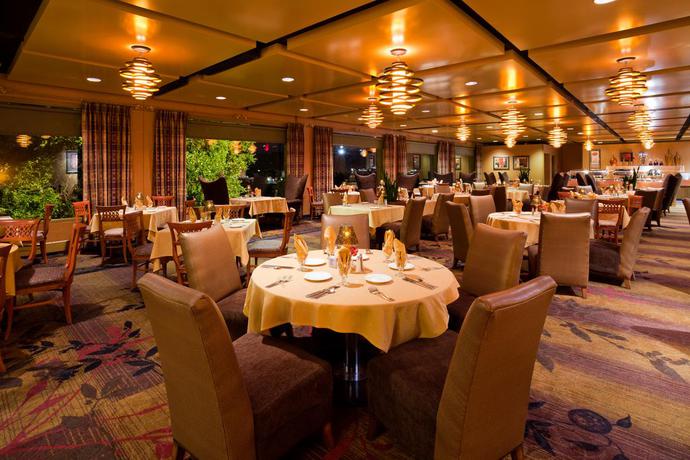 Imagen del bar/restaurante del Hotel Crowne Plaza Minneapolis West, An Ihg. Foto 2