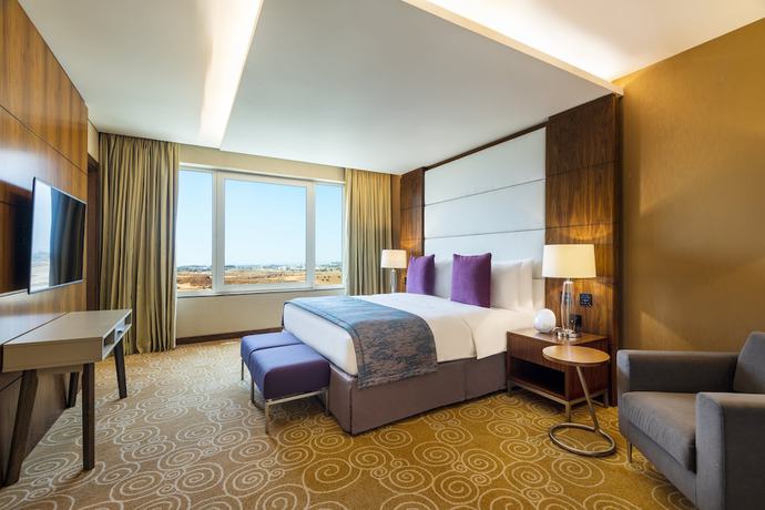 Imagen de la habitación del Hotel Crowne Plaza Muscat OCEC, An Ihg. Foto 8