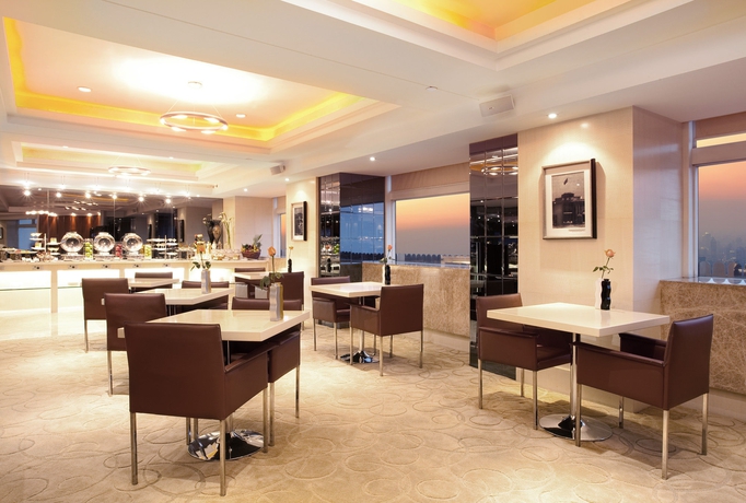 Imagen del bar/restaurante del Hotel Crowne Plaza Nanjing Hotel & Suites. Foto 1