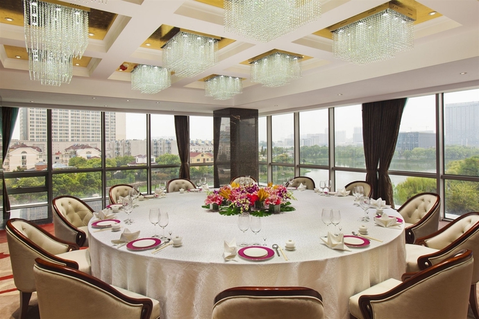 Imagen del bar/restaurante del Hotel Crowne Plaza Nanjing Jiangning, An Ihg. Foto 3