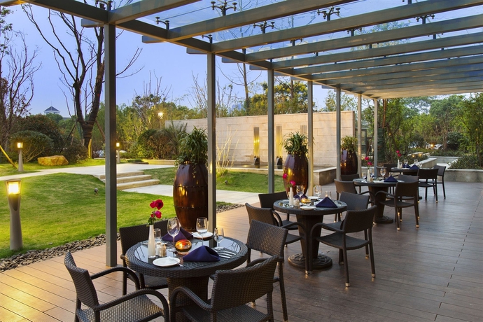 Imagen del bar/restaurante del Hotel Crowne Plaza Nanjing Jiangning, An Ihg. Foto 6