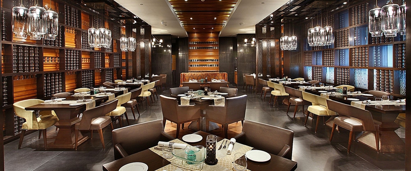 Imagen del bar/restaurante del Hotel Crowne Plaza New Delhi Rohini, An Ihg. Foto 3