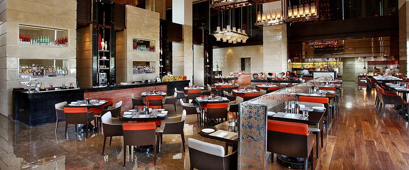 Imagen del bar/restaurante del Hotel Crowne Plaza New Delhi Rohini, An Ihg. Foto 4