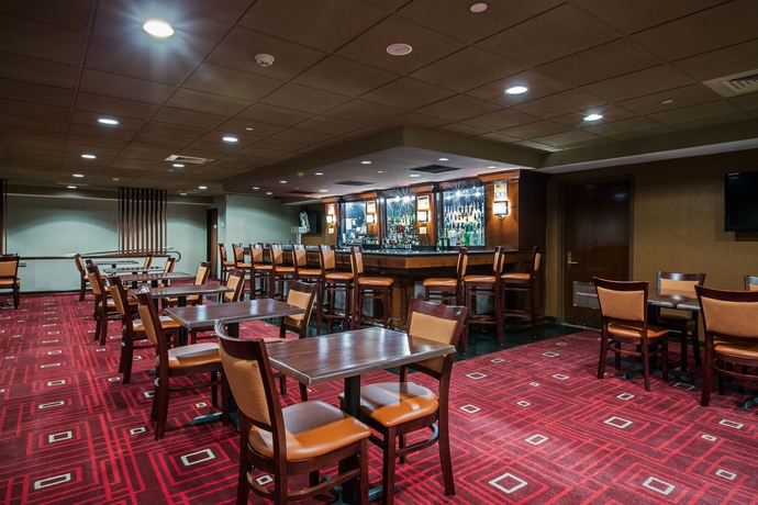 Imagen del bar/restaurante del Hotel Crowne Plaza Newark Airport. Foto 2