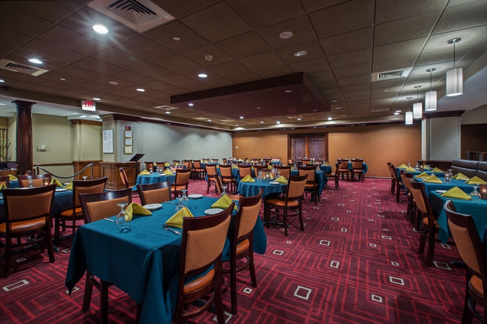 Imagen del bar/restaurante del Hotel Crowne Plaza Newark Airport. Foto 6