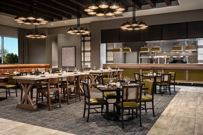 Imagen del bar/restaurante del Hotel Crowne Plaza North Augusta, An Ihg. Foto 2