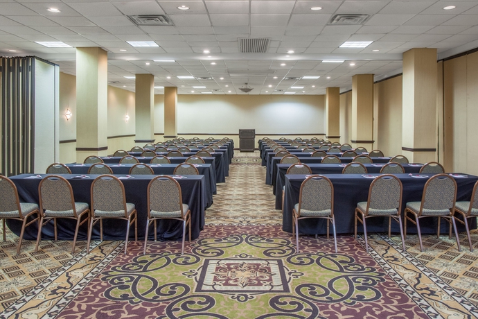 Imagen de los interiores del Hotel Crowne Plaza Oklahoma City. Foto 14