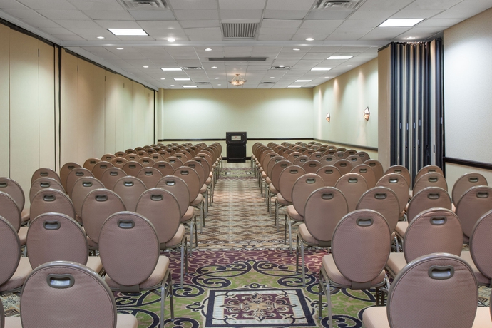 Imagen de los interiores del Hotel Crowne Plaza Oklahoma City. Foto 15