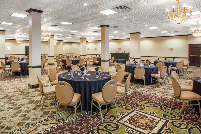 Imagen de los interiores del Hotel Crowne Plaza Oklahoma City. Foto 16