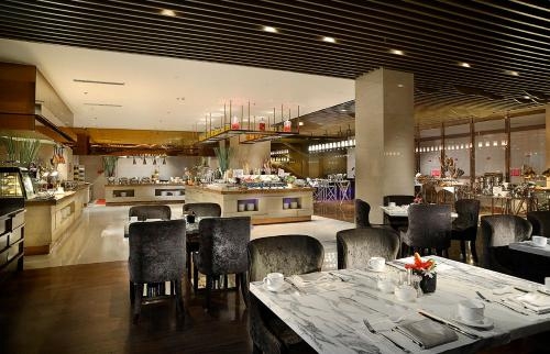 Imagen del bar/restaurante del Hotel Crowne Plaza Ordos. Foto 7