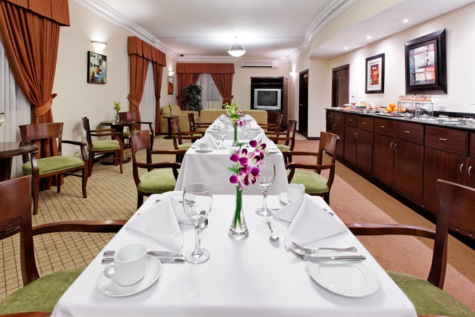 Imagen del bar/restaurante del Hotel Crowne Plaza Panama. Foto 3