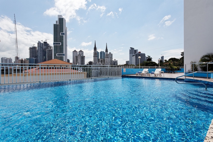 Imagen de la piscina del Hotel Crowne Plaza Panama. Foto 16