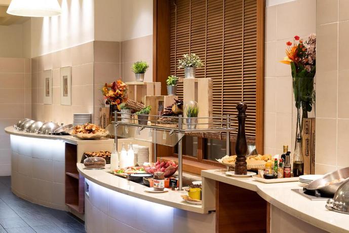 Imagen del bar/restaurante del Hotel Crowne Plaza Paris Marne-la-Vallee by IHG. Foto 2