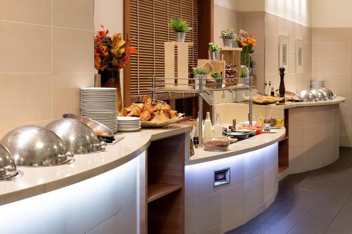 Imagen del bar/restaurante del Hotel Crowne Plaza Paris Marne-la-Vallee by IHG. Foto 5