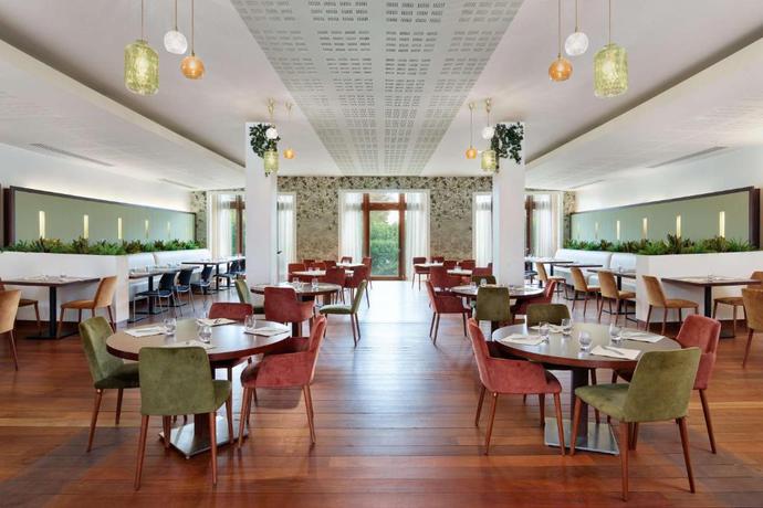Imagen del bar/restaurante del Hotel Crowne Plaza Paris Marne-la-Vallee by IHG. Foto 7