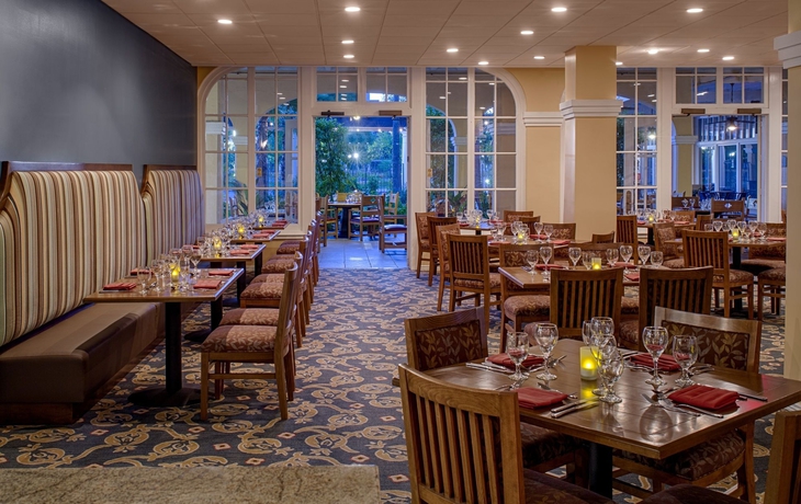 Imagen del bar/restaurante del Hotel Crowne Plaza Phoenix - Chandler Golf Resort, An Ihg. Foto 4