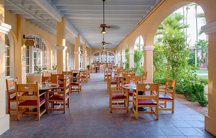 Imagen del bar/restaurante del Hotel Crowne Plaza Phoenix - Chandler Golf Resort, An Ihg. Foto 5