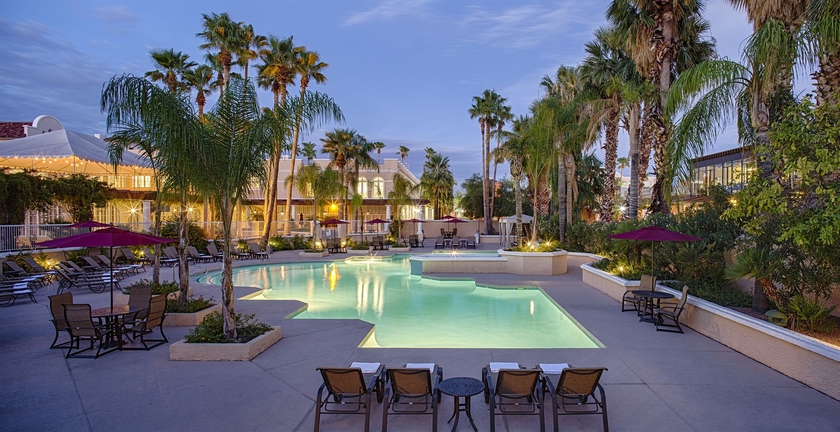 Imagen de la piscina del Hotel Crowne Plaza Phoenix - Chandler Golf Resort, An Ihg. Foto 15