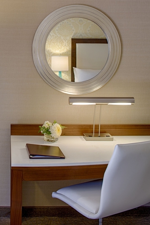 Imagen de la habitación del Hotel Crowne Plaza Phoenix - Chandler Golf Resort, An Ihg. Foto 7