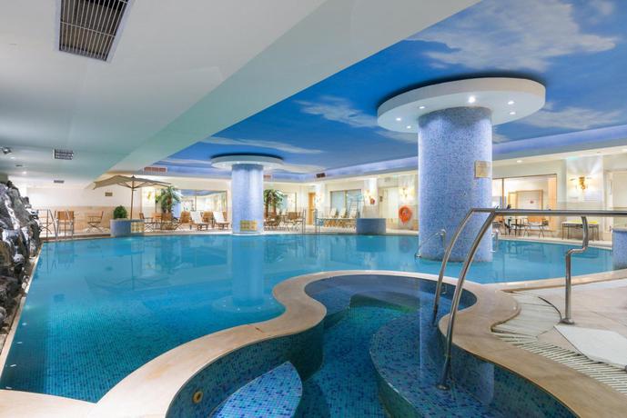 Imagen de la piscina del Hotel Crowne Plaza Qingdao, An Ihg. Foto 9