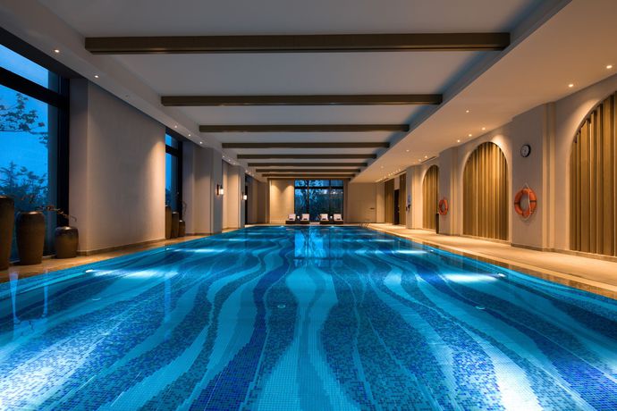 Imagen de la piscina del Hotel Crowne Plaza Qingdao Oriental Movie Metropolis, An Ihg. Foto 19