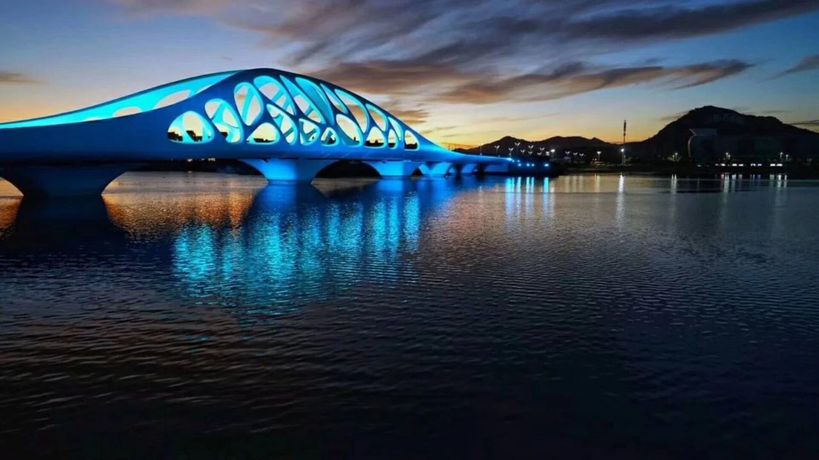 Imagen de los exteriores del Hotel Crowne Plaza Qingdao Oriental Movie Metropolis, An Ihg. Foto 9