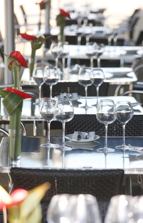 Imagen del bar/restaurante del Hotel Crowne Plaza Reading East, An Ihg. Foto 5